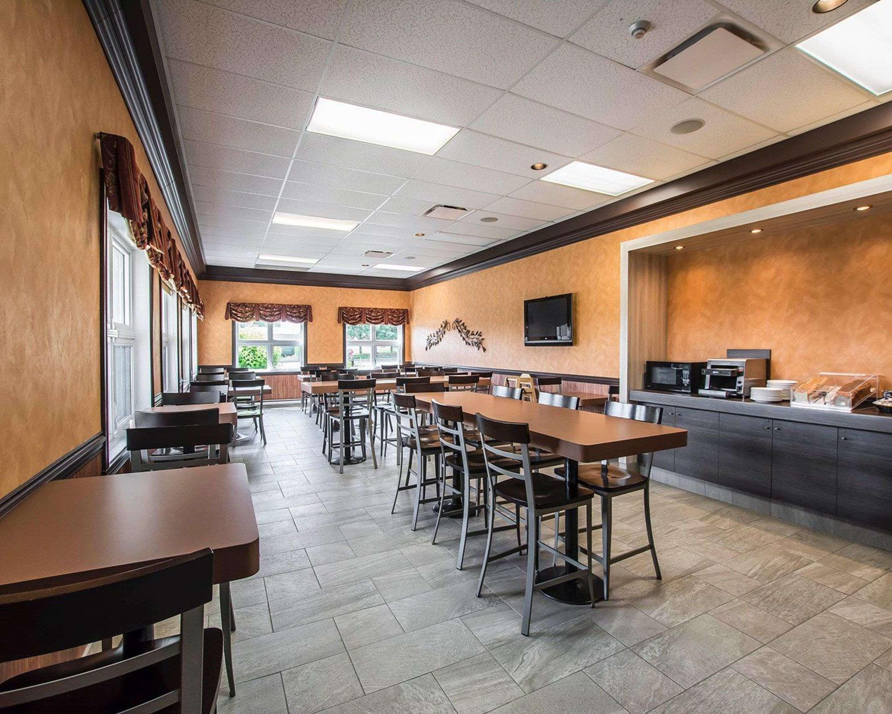 Econo Lodge Inn & Suites Montmagny Buitenkant foto