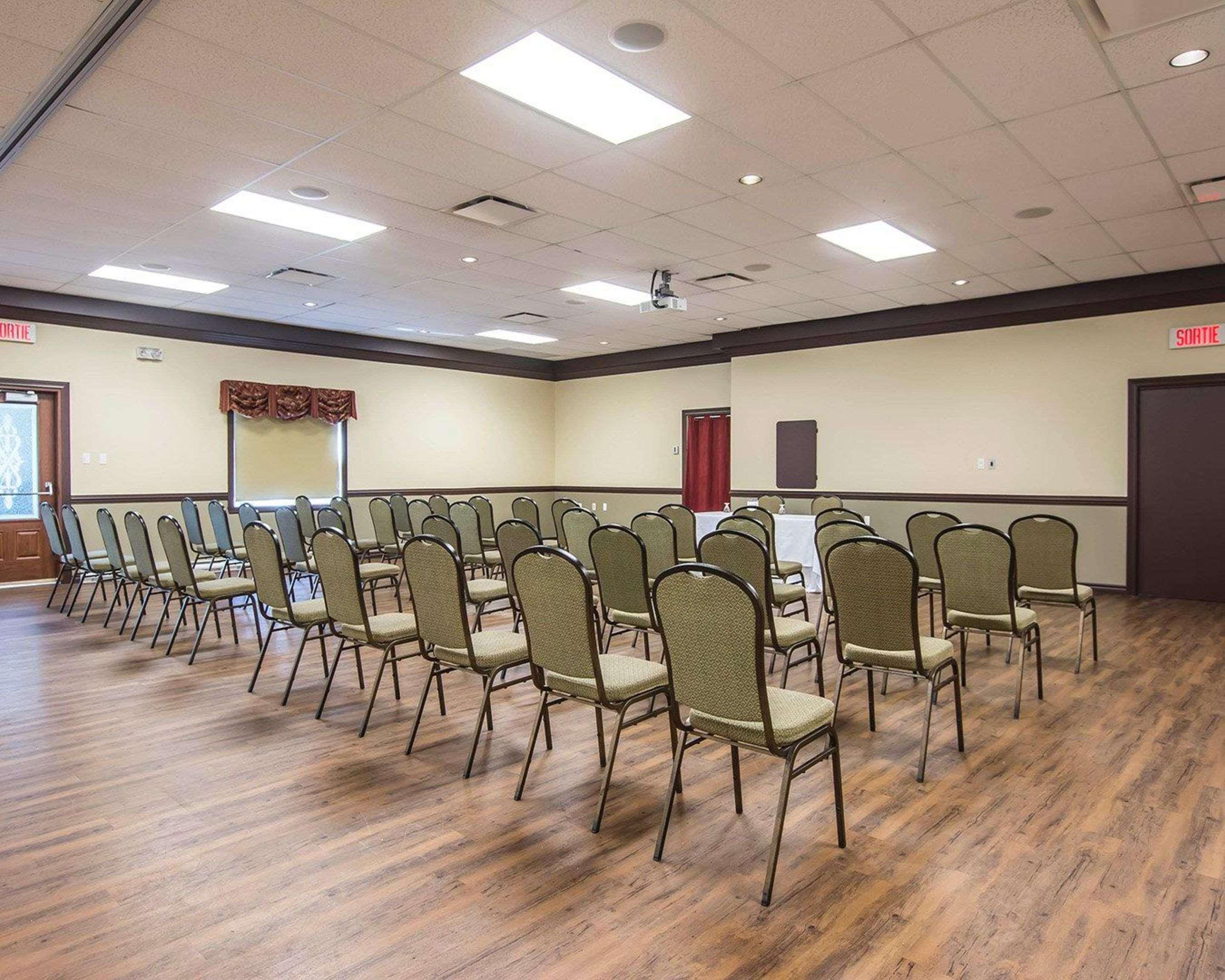Econo Lodge Inn & Suites Montmagny Buitenkant foto