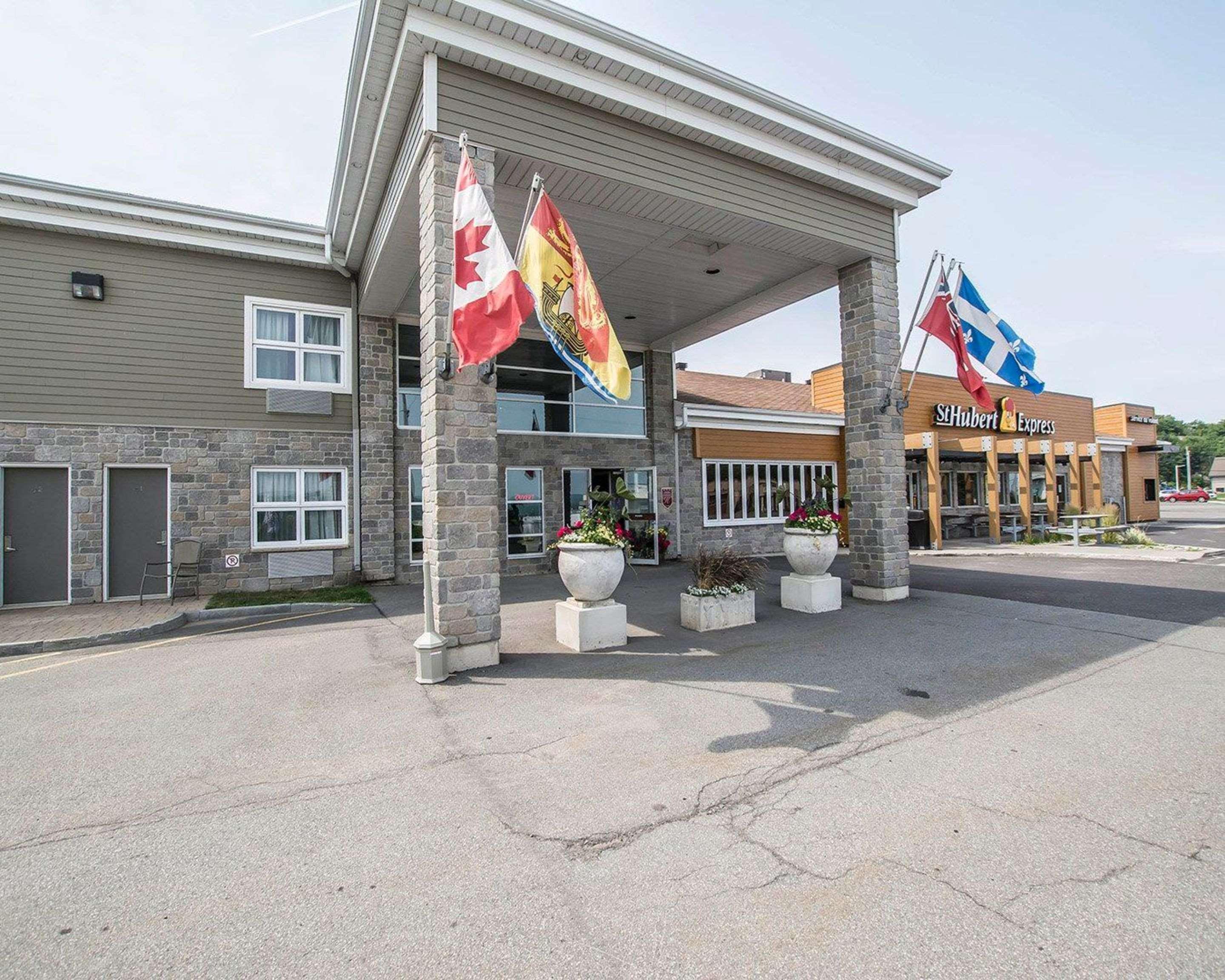 Econo Lodge Inn & Suites Montmagny Buitenkant foto