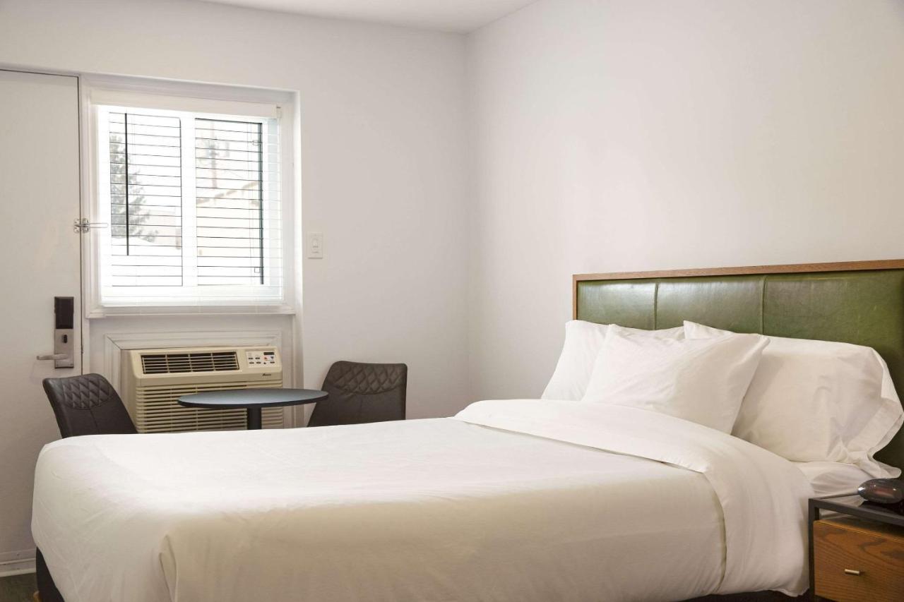 Econo Lodge Inn & Suites Montmagny Buitenkant foto