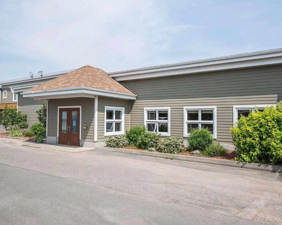 Econo Lodge Inn & Suites Montmagny Buitenkant foto