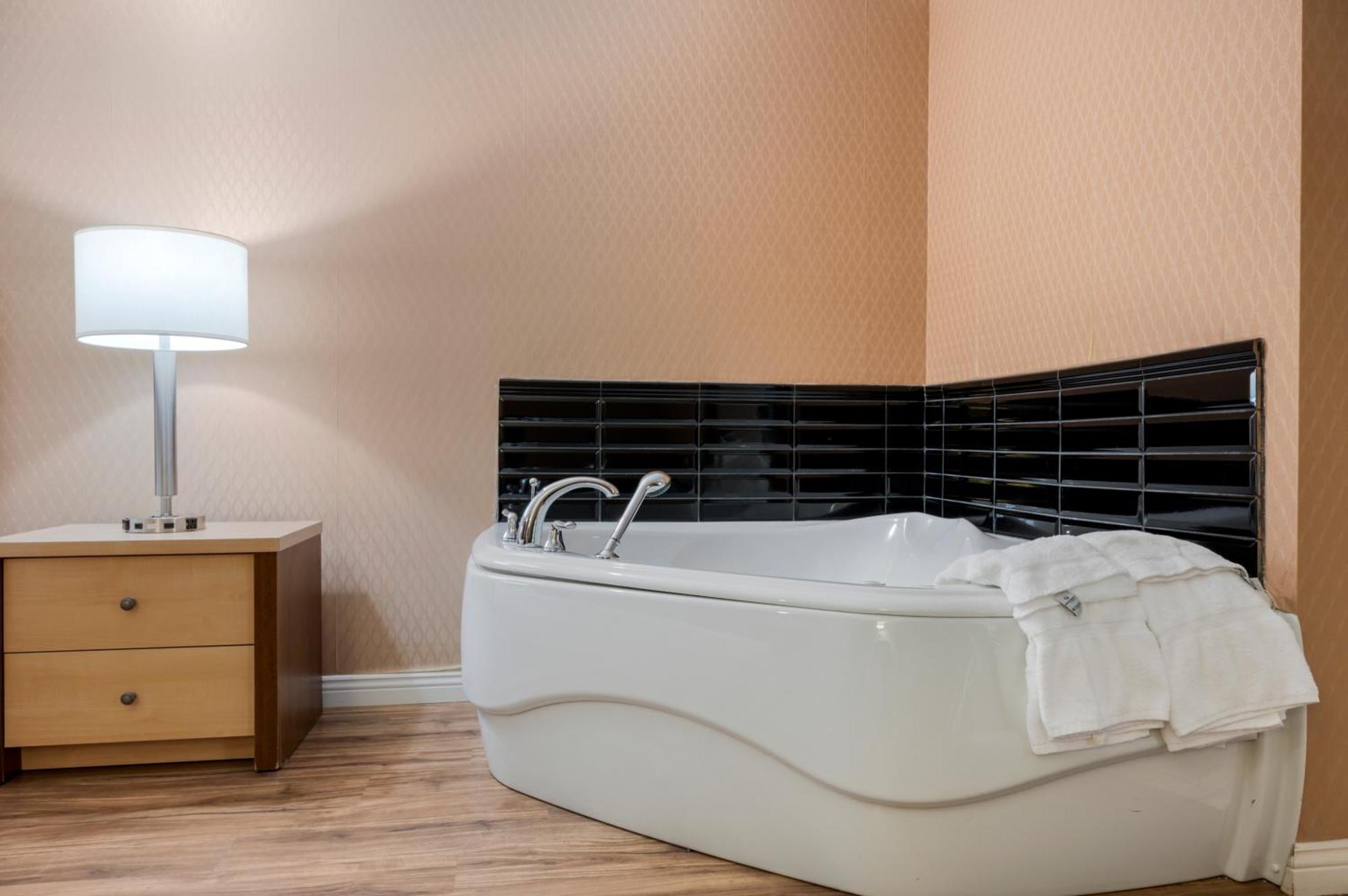 Econo Lodge Inn & Suites Montmagny Buitenkant foto
