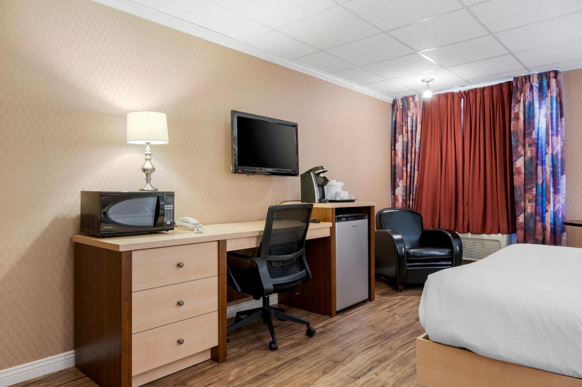Econo Lodge Inn & Suites Montmagny Buitenkant foto