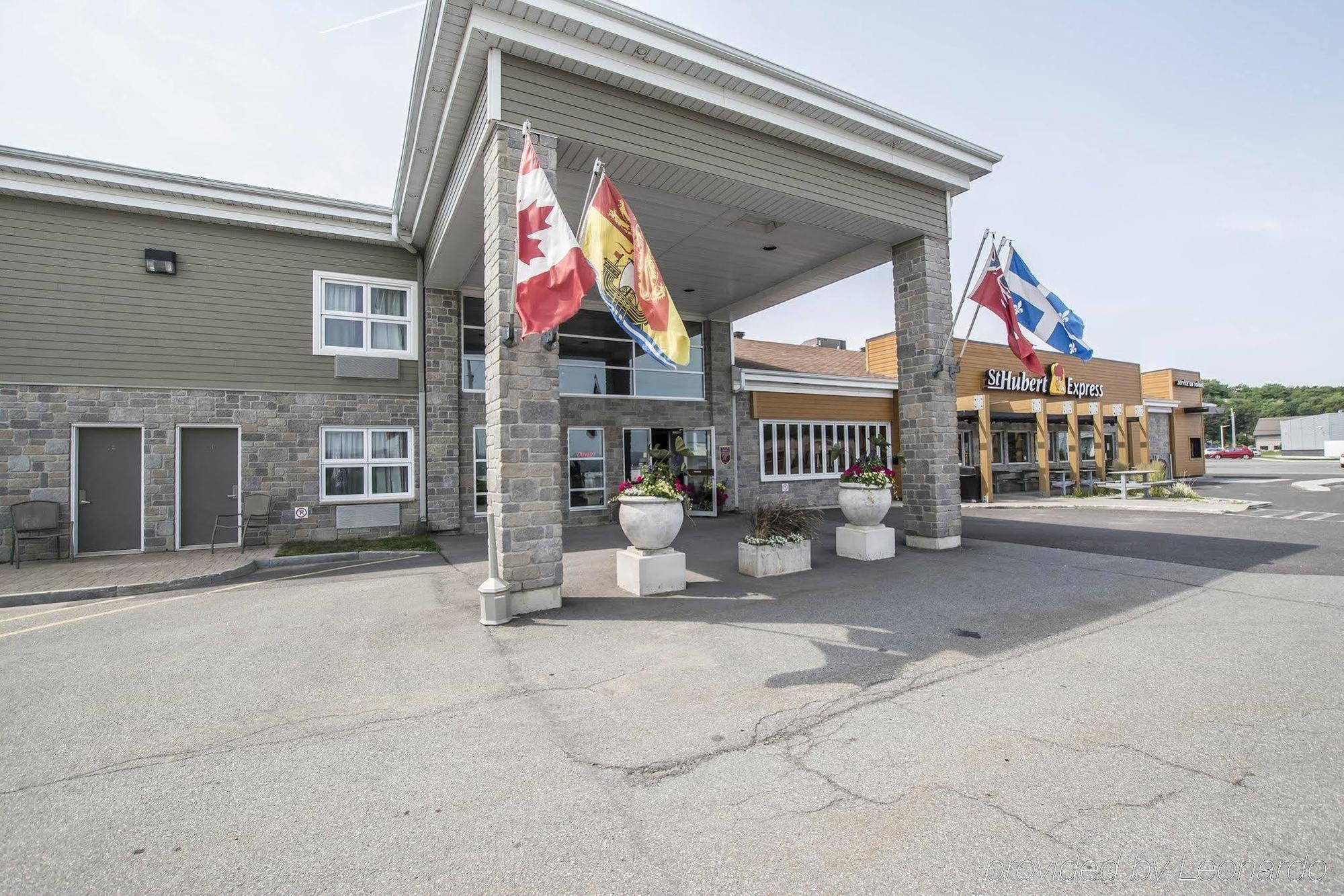Econo Lodge Inn & Suites Montmagny Buitenkant foto