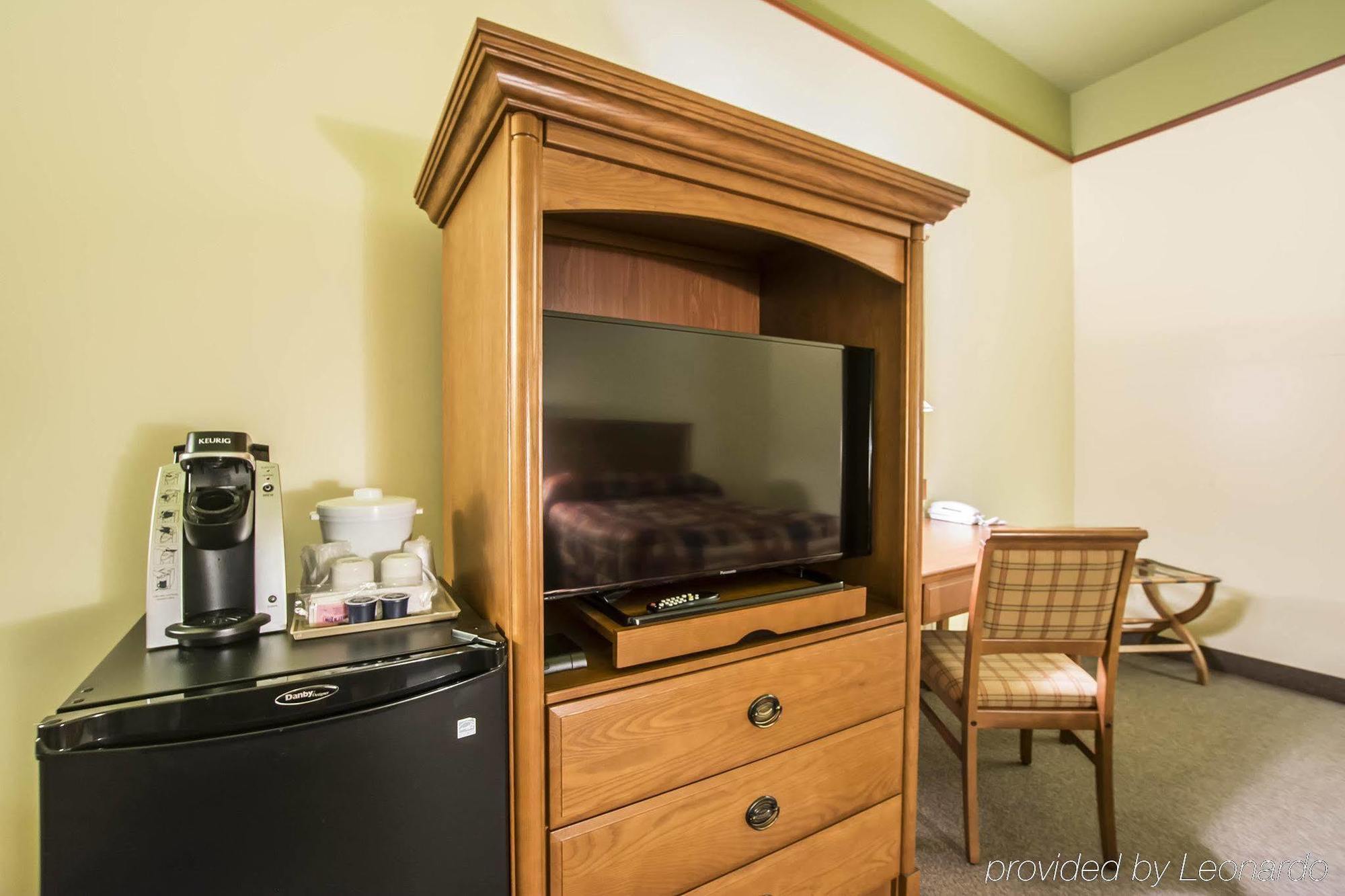 Econo Lodge Inn & Suites Montmagny Buitenkant foto