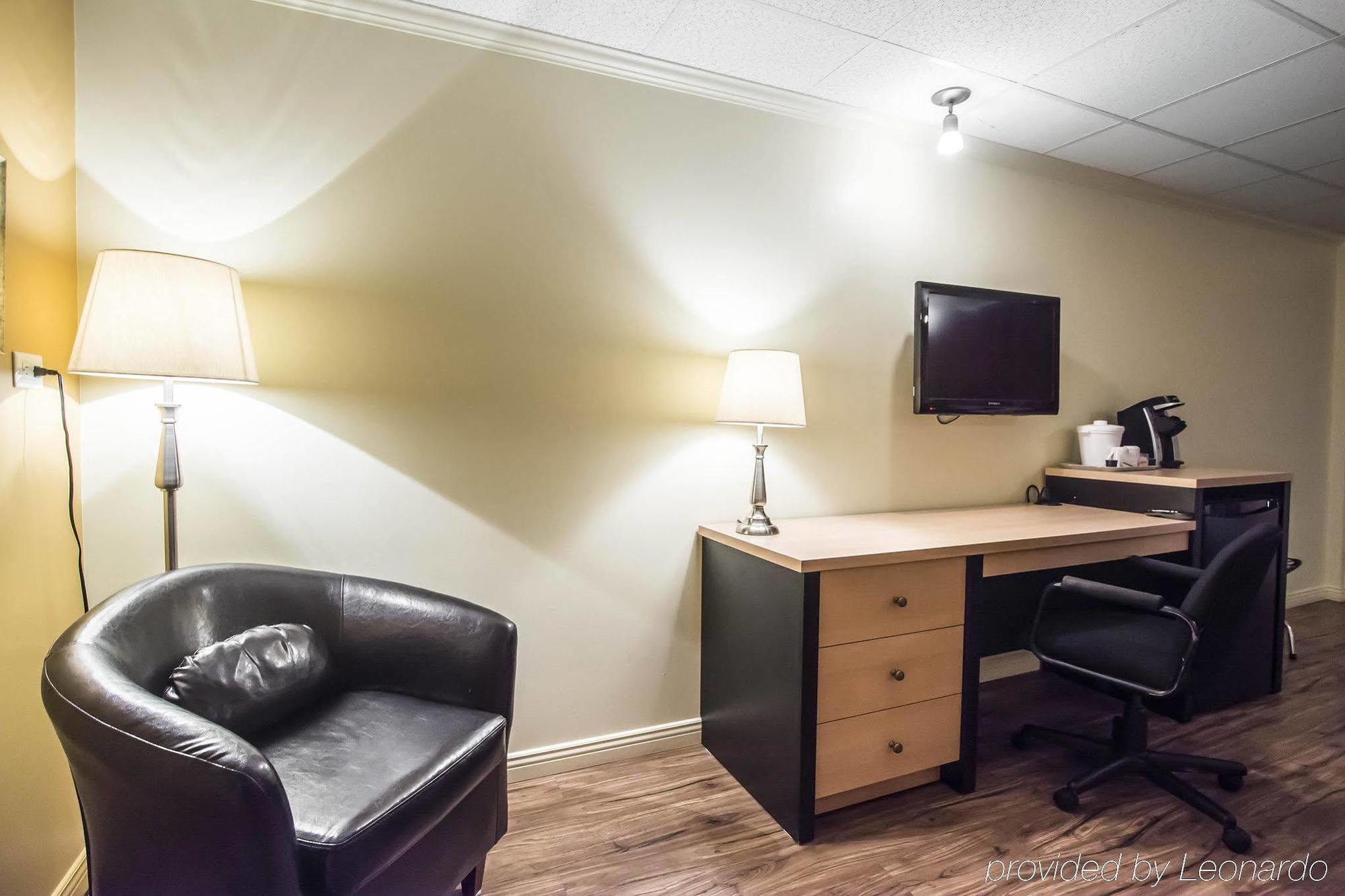 Econo Lodge Inn & Suites Montmagny Buitenkant foto