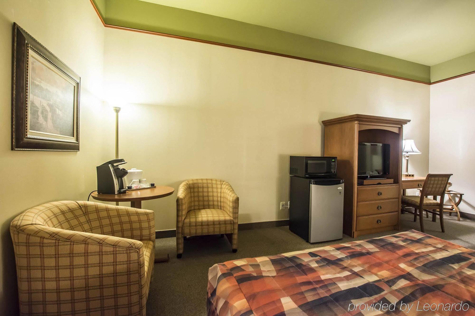 Econo Lodge Inn & Suites Montmagny Buitenkant foto