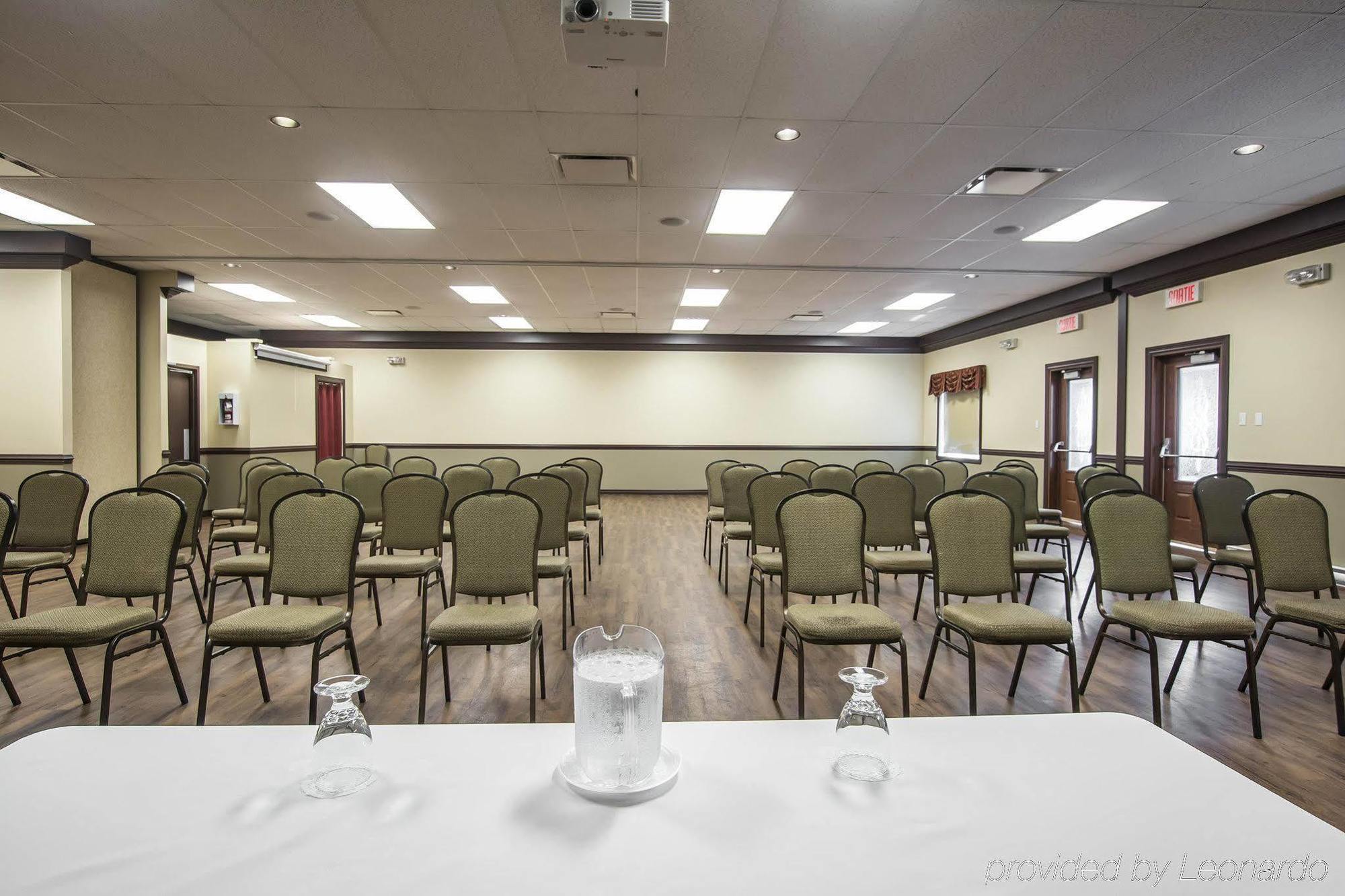 Econo Lodge Inn & Suites Montmagny Buitenkant foto