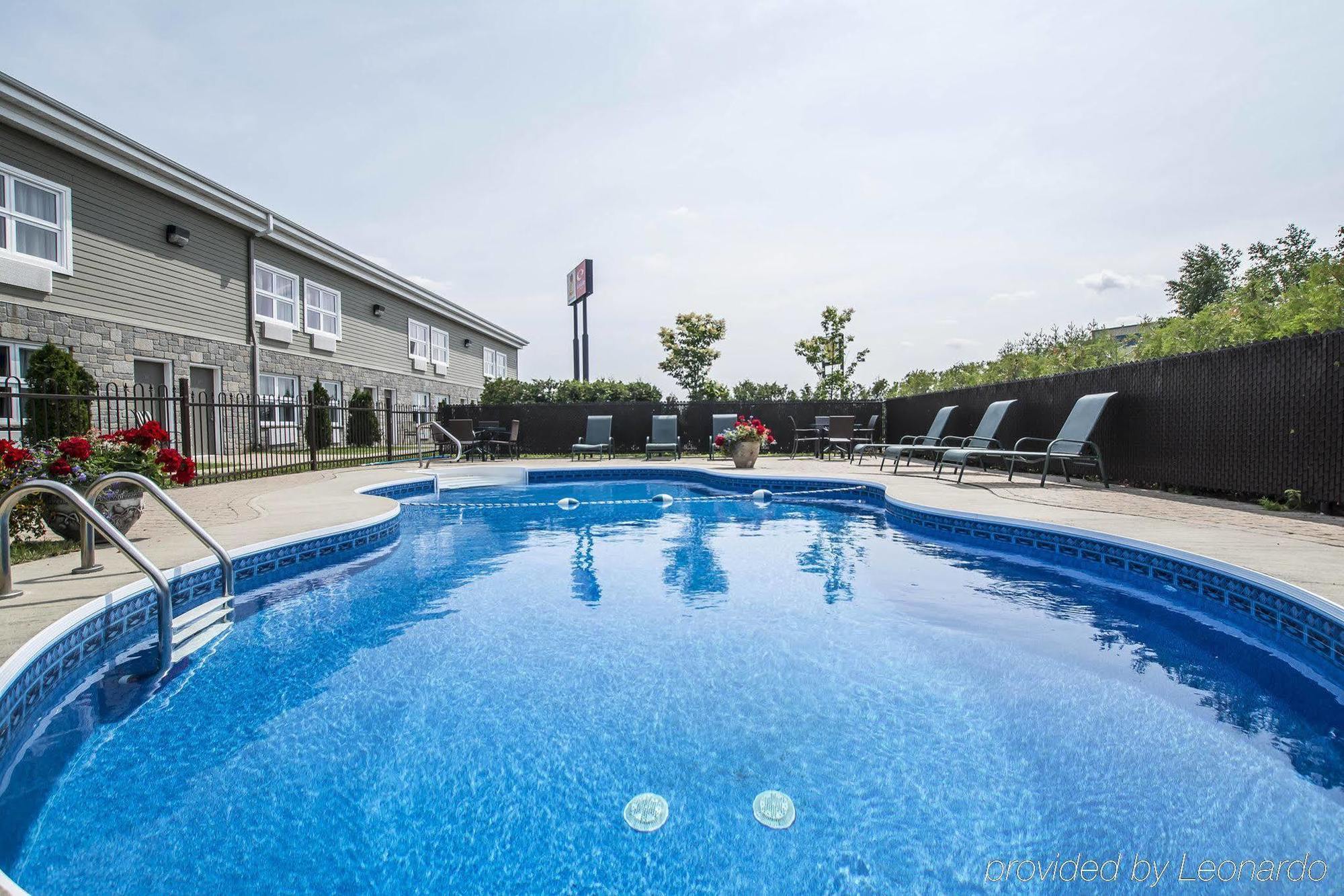 Econo Lodge Inn & Suites Montmagny Buitenkant foto